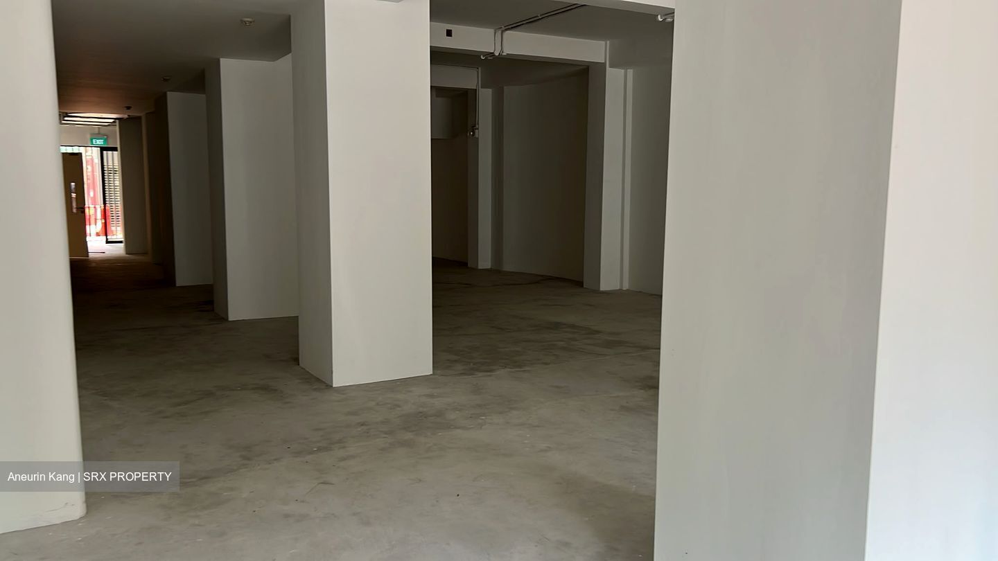 North Canal Road (D1), Retail #602504991